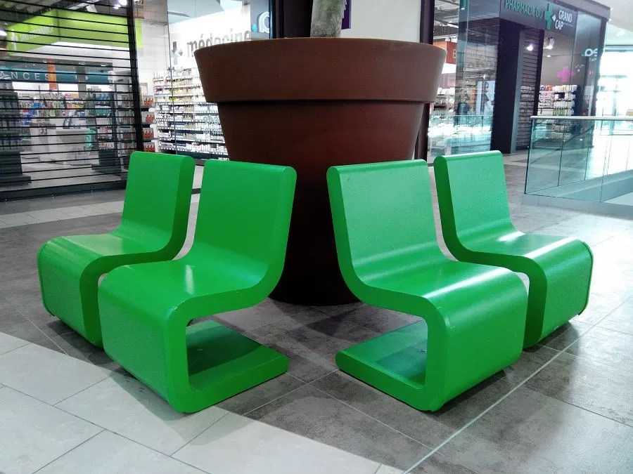 Fauteuil design en béton vert