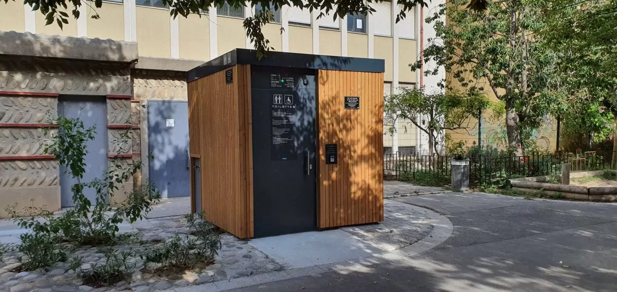 Sanitaires publics façade en bois Perpignan