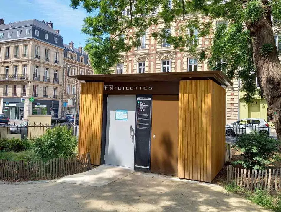 Sanitaires publics et hygiène urbaine