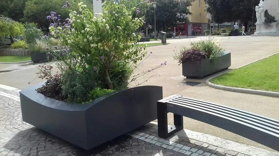 Jardinières en béton et banc design