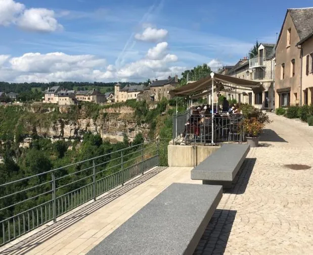 Long concrete bench with three legs