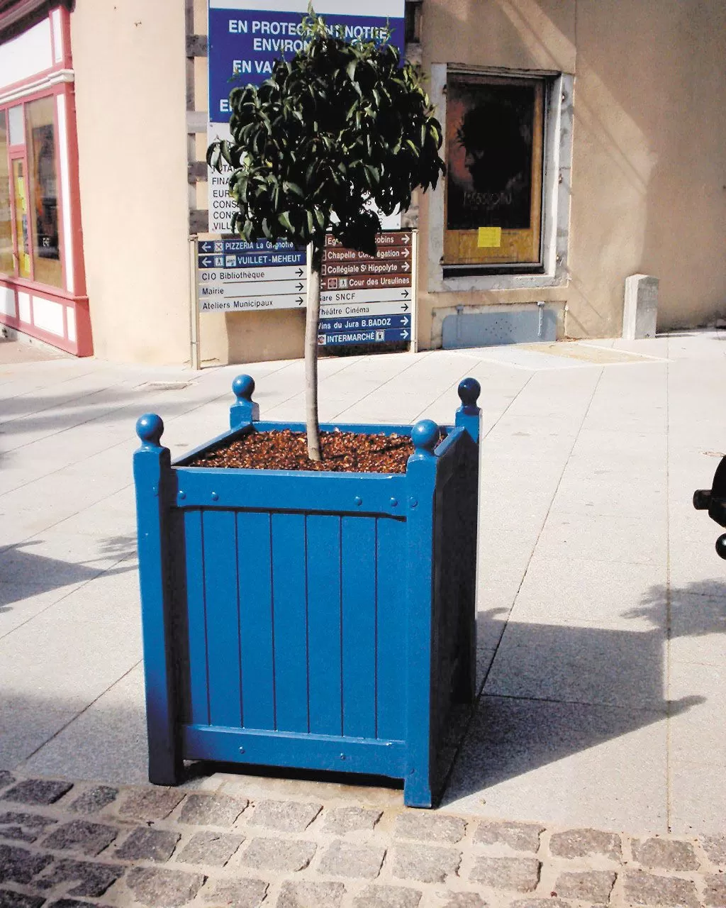 Caisse à oranger bleue