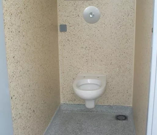 Toiletten in een sanitaire cabine