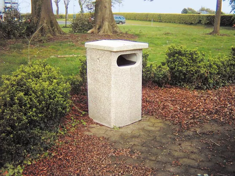 Concrete litter bin