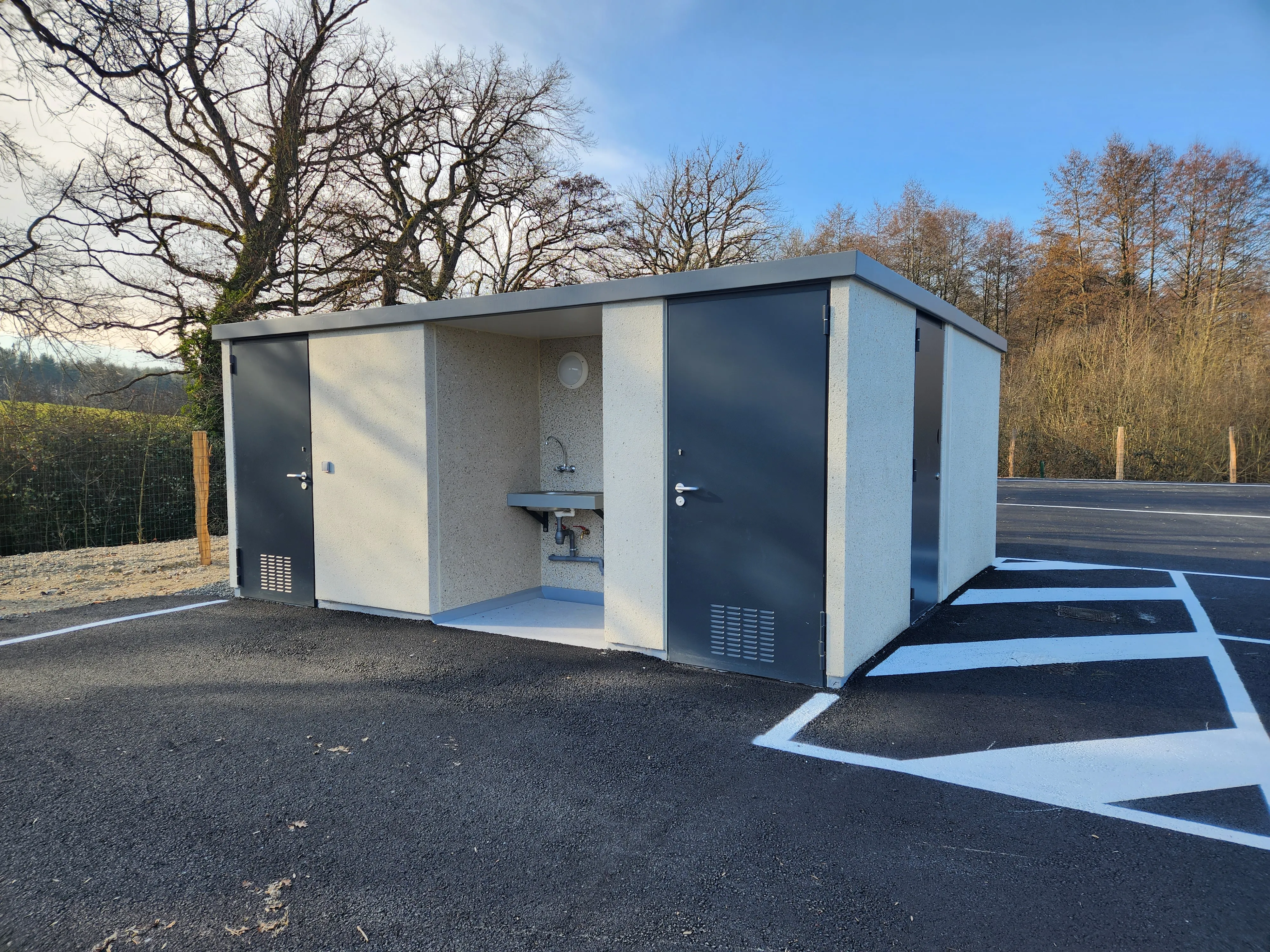 Construction des sanitaires Conception des sanitaires publics en usine
