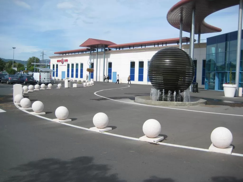 Spherical concrete bollard